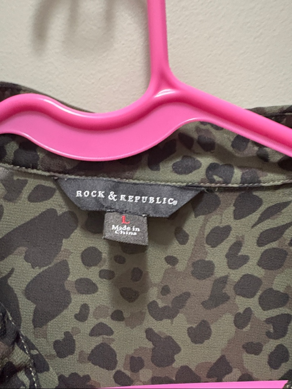 Rock & Republic Olive Green and Black Leopard Print Top - Picture 2 of 10
